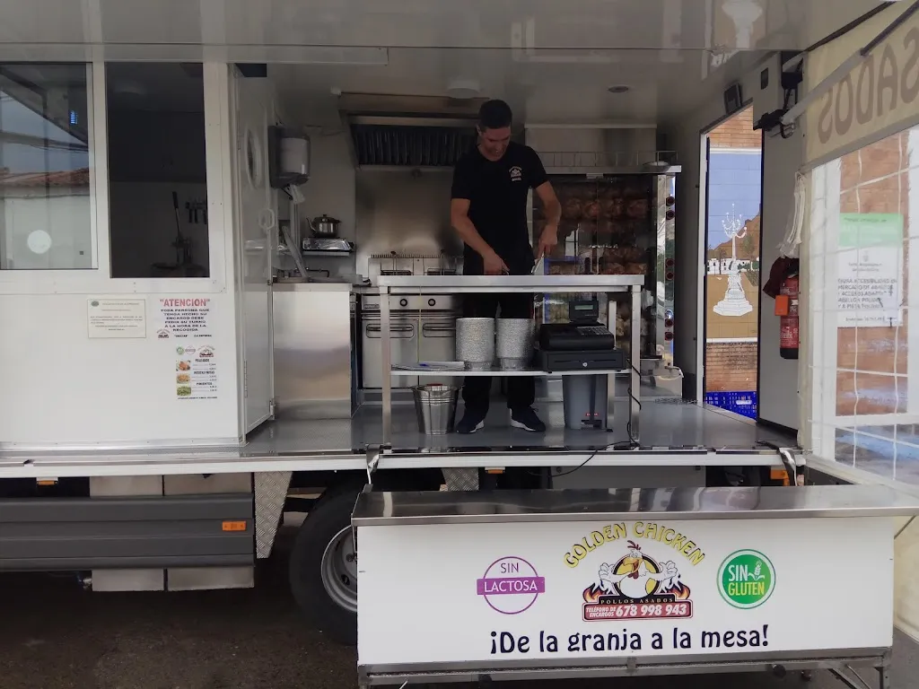 Asador de pollos Golden Chicken_Burguillos del Cerro_slider_image_3