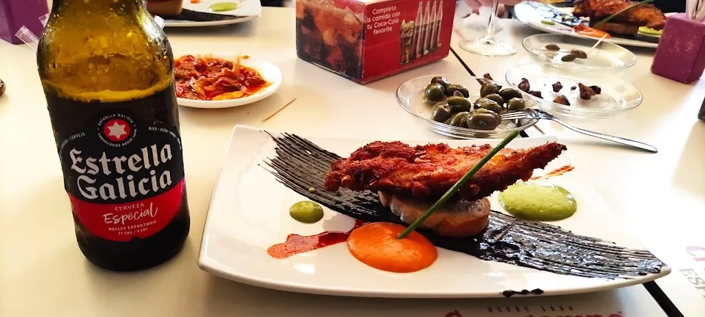 Café Bar La Plaza_Calamonte_slider_image_1