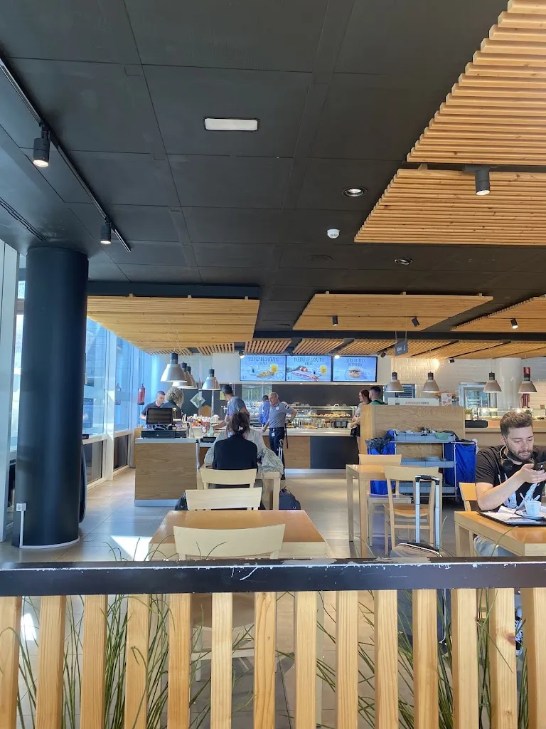 Ramtin Rezazadeh_La Pausa_Culleredo_review