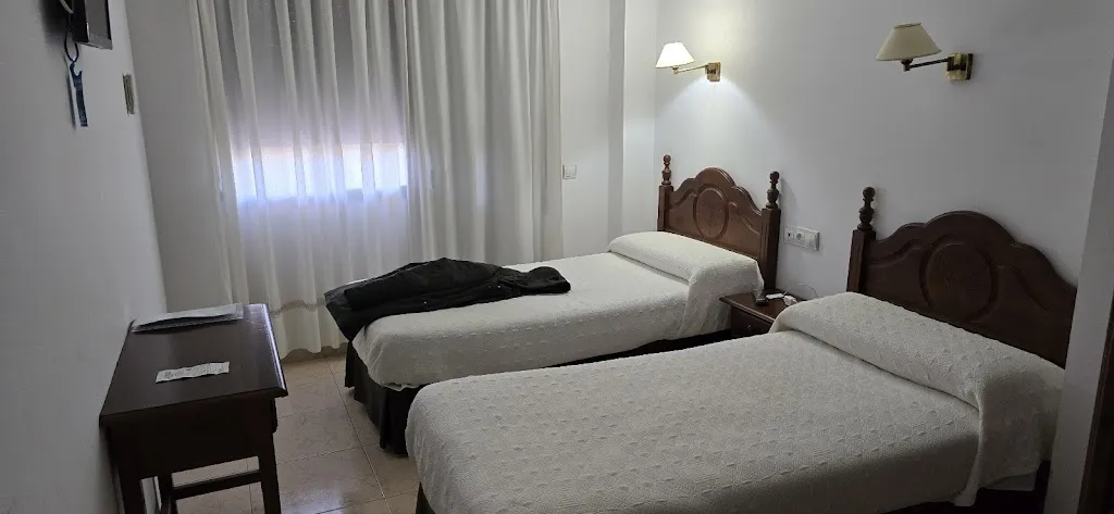 Hostal Restaurante La Piscina_Cabeza del Buey_slider_image_3