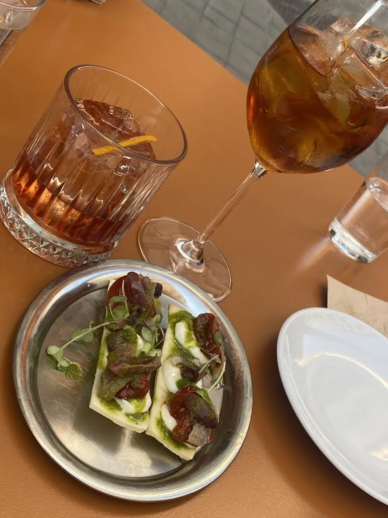 Nicole Ubi_Bar Trafalgar_Alburquerque_review