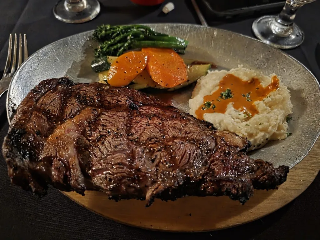 Dan Peterman_Antiquity Restaurant_Alburquerque_review