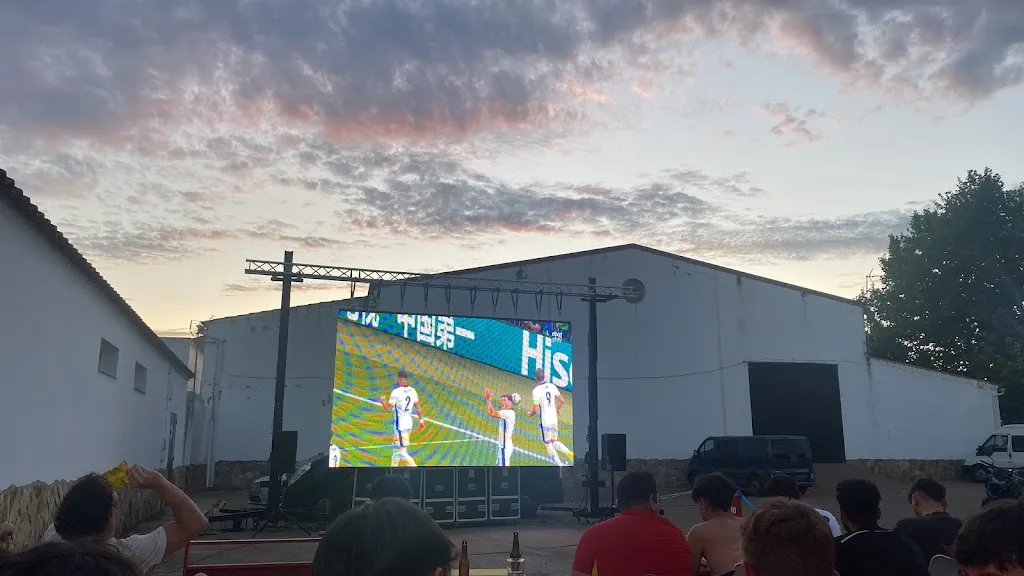 R. RUIZ_Cervecería-Restaurante La Piscina_Cordobilla de Lácara_review