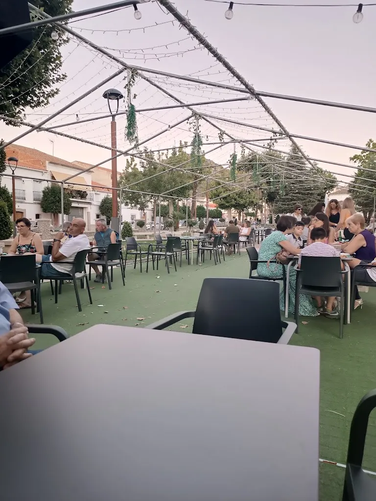 Sandra DragonBallGirlZ_Bar Restaurante Central Park_Castuera_avis