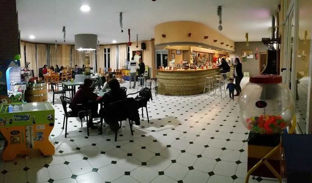 Fernando Sáenz_La Piscina_Castuera_review