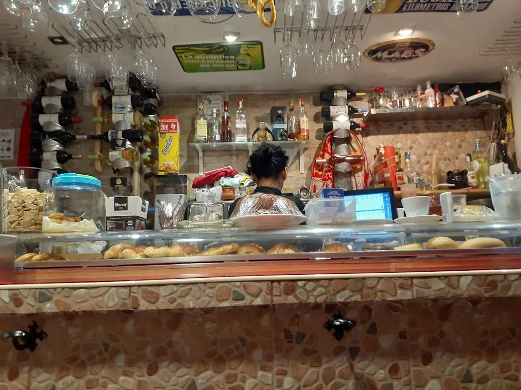 Clay Thomas_Casa Ruth_Cristina_review