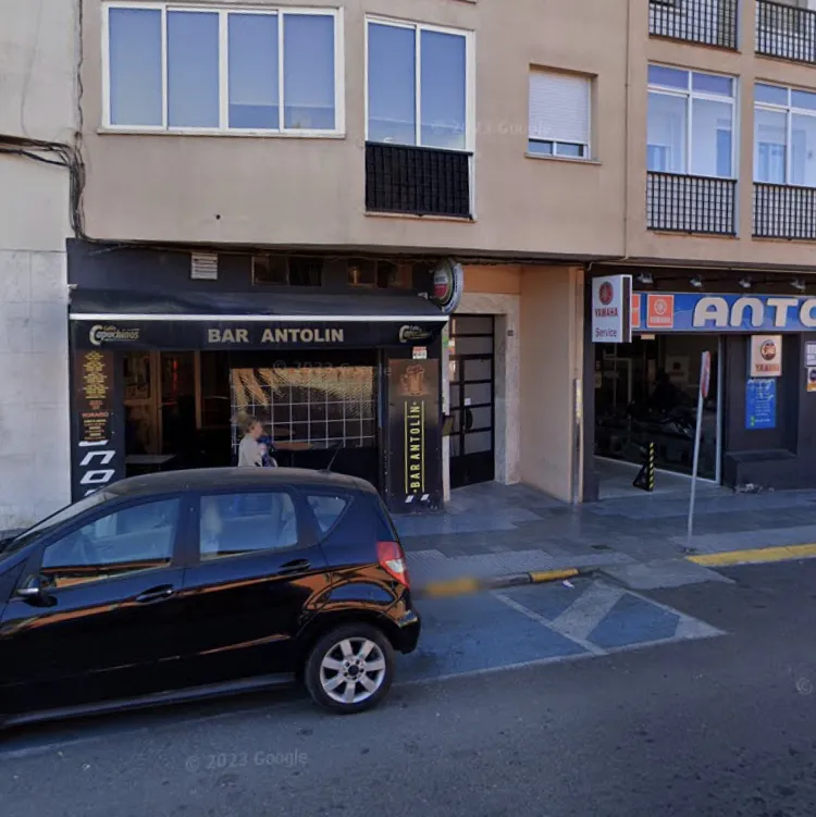 Antolín Bar_Corte de Peleas_slider_image_3