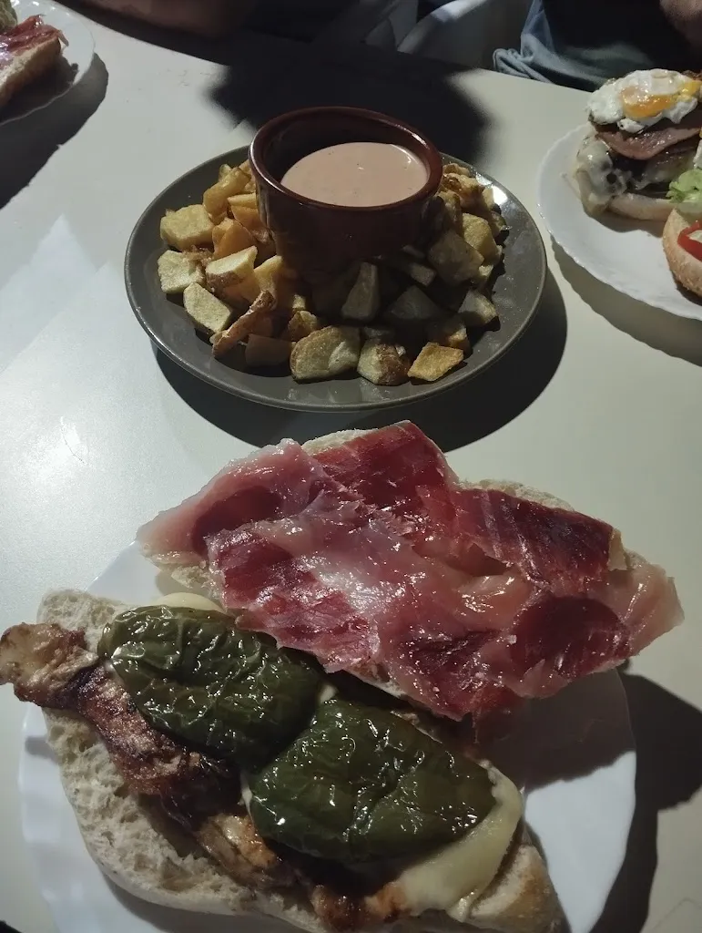 Verónica R.C_Café - Bar Cerezo_Codosera La_review