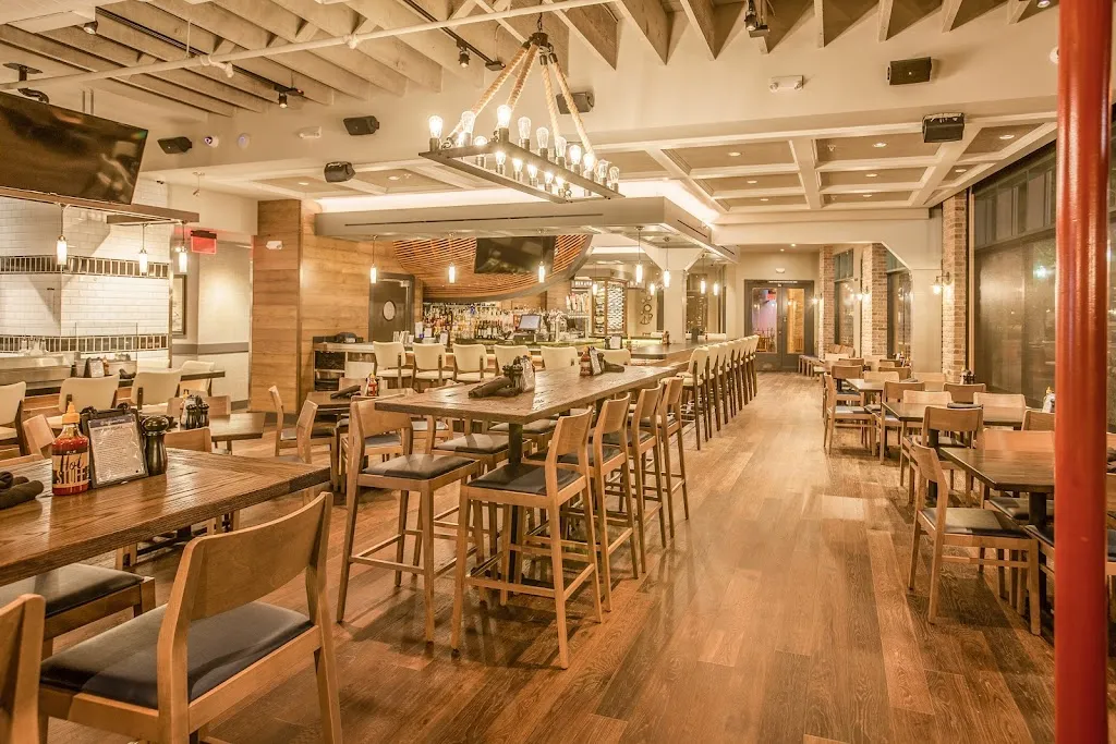 Brigantine Seafood & Oyster Bar restaurant in Coronada La