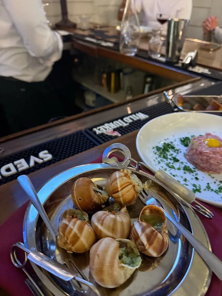 Juan Pablo Rojo_Chez Loma_Coronada La_review