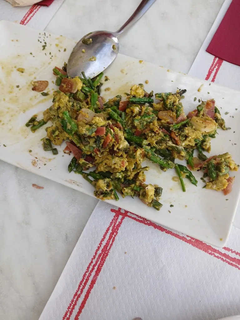 Antonio Flores Juarez_Bar Santos_Fuente del Arco_review