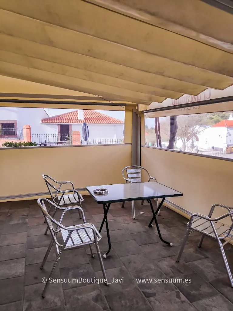 Sensuum Boutique_Bar Santos_Fuente del Arco_review