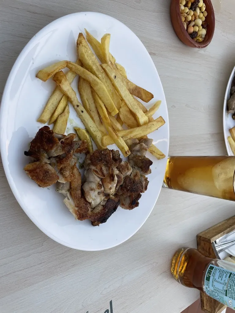 Tetiana Valchyshyn_Bar Alhambra_Garrovilla La_review