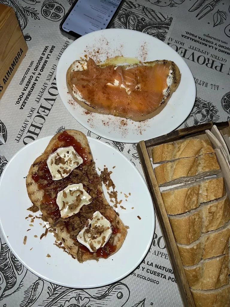 Lucía Rico García_Bar Alhambra_Garrovilla La_review