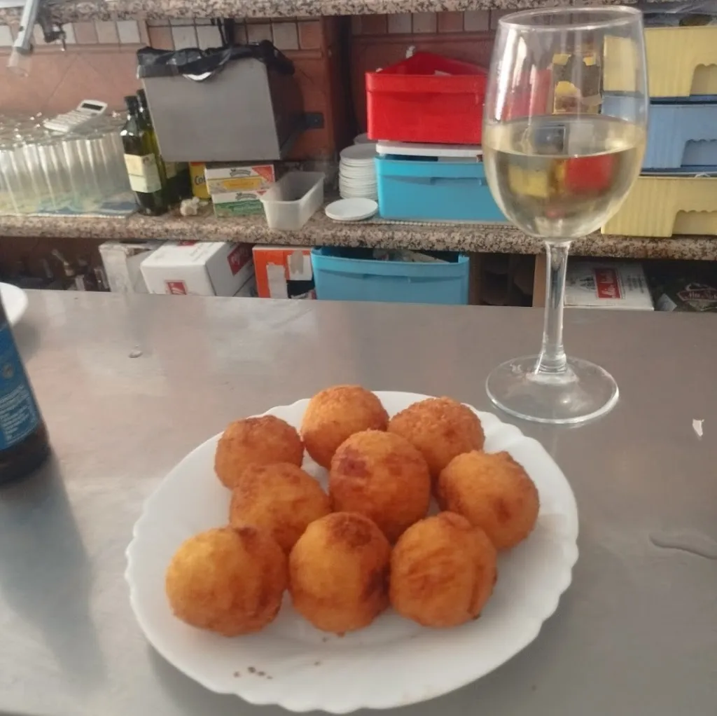 Ángel Pedro heras_Cafe Bar Los Amigos_Granja de Torrehermosa_review