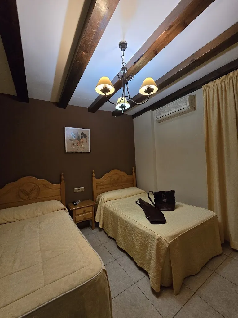 Hostal Carlos I_Herrera del Duque_slider_image_2