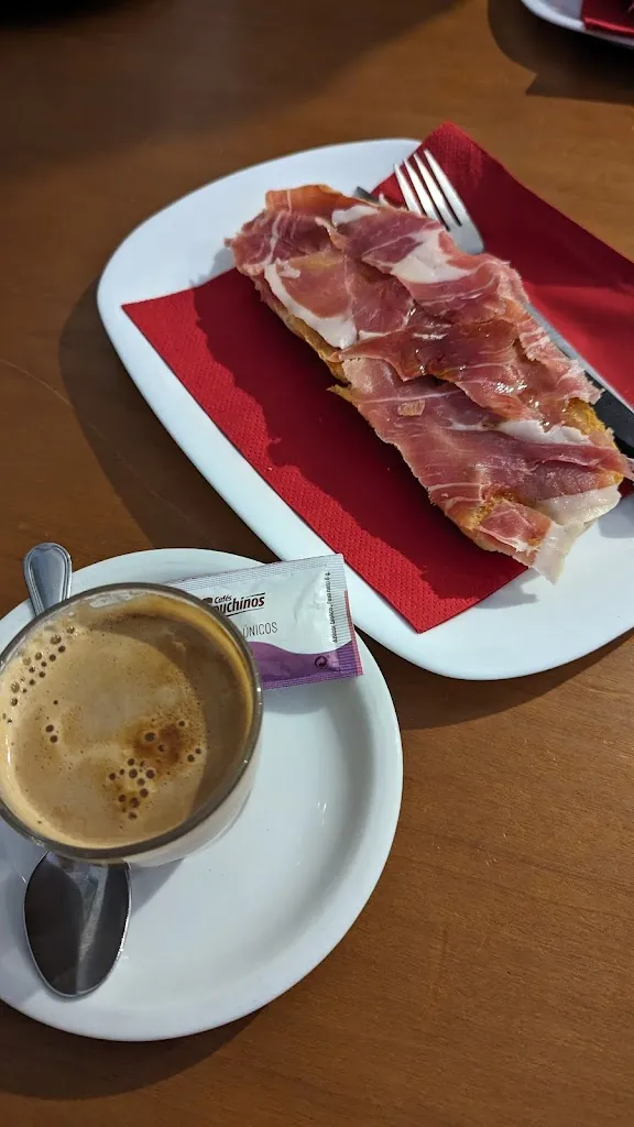 Paqui Reifs_Café - Bar Avenida_Herrera del Duque_review