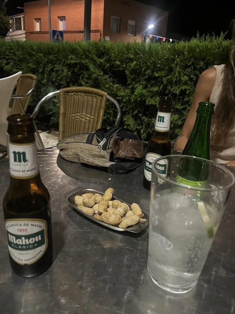 M. R. B_Bar Isaías_Higuera de la Serena_recensione