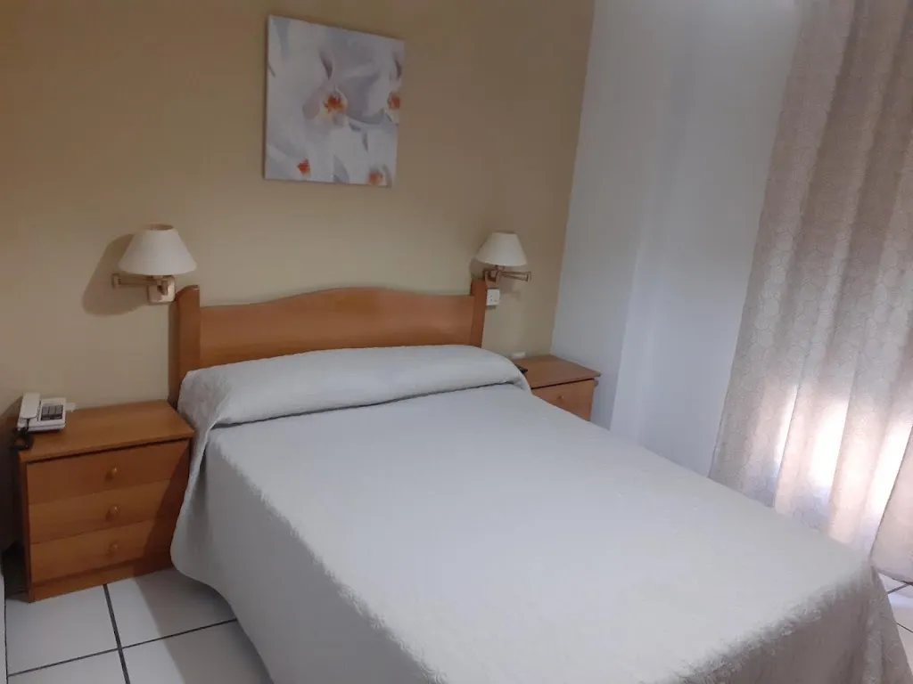 Hotel El Emigrante_Helechosa de los Montes_slider_image_2