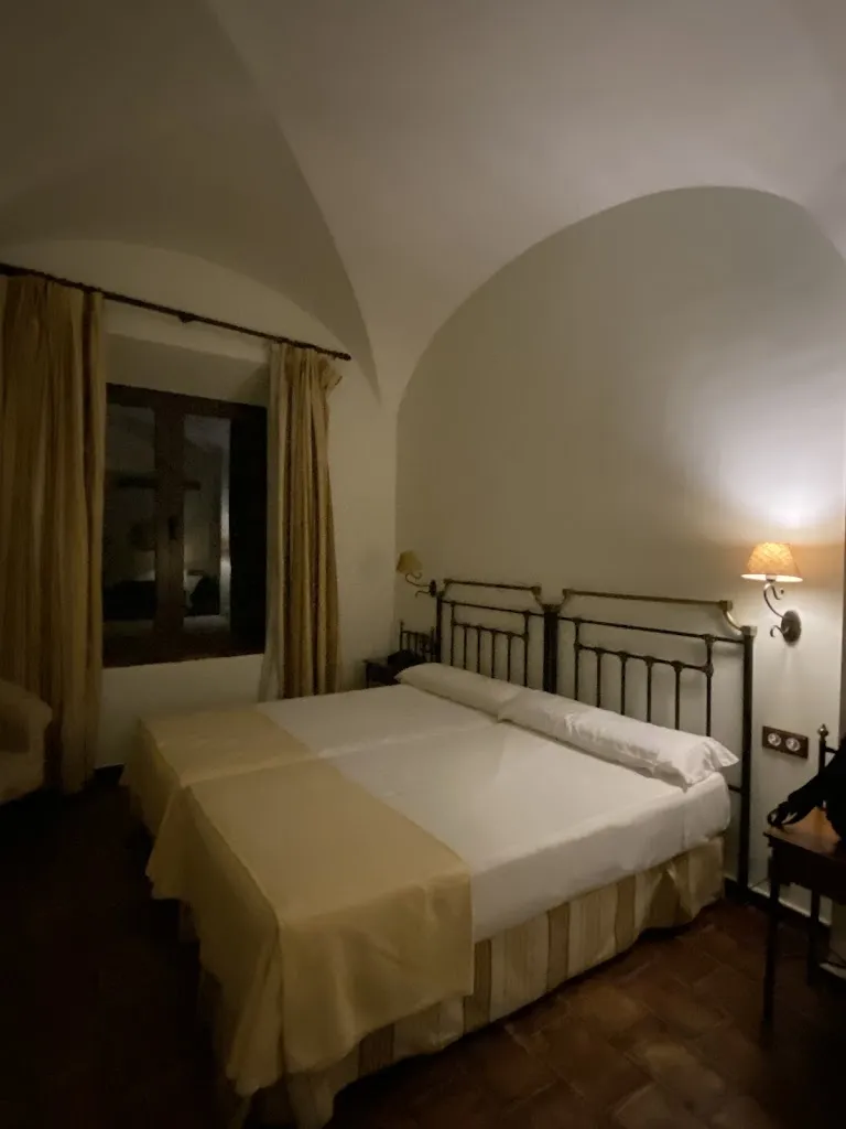 Andrea Rivera_Hotel Cortijo Santa Cruz _Helechosa de los Montes_review