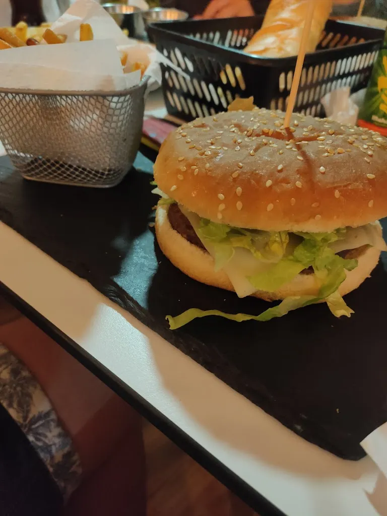 Luis Martinez_Bar La Reserva_Helechosa de los Montes_review