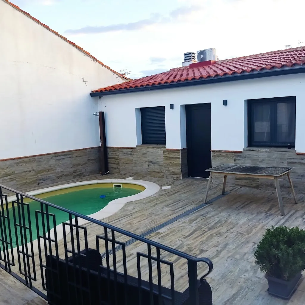 Vido Furlong_Apartamentos Helechosa, Las Tres Peñas_Helechosa de los Montes_recensione