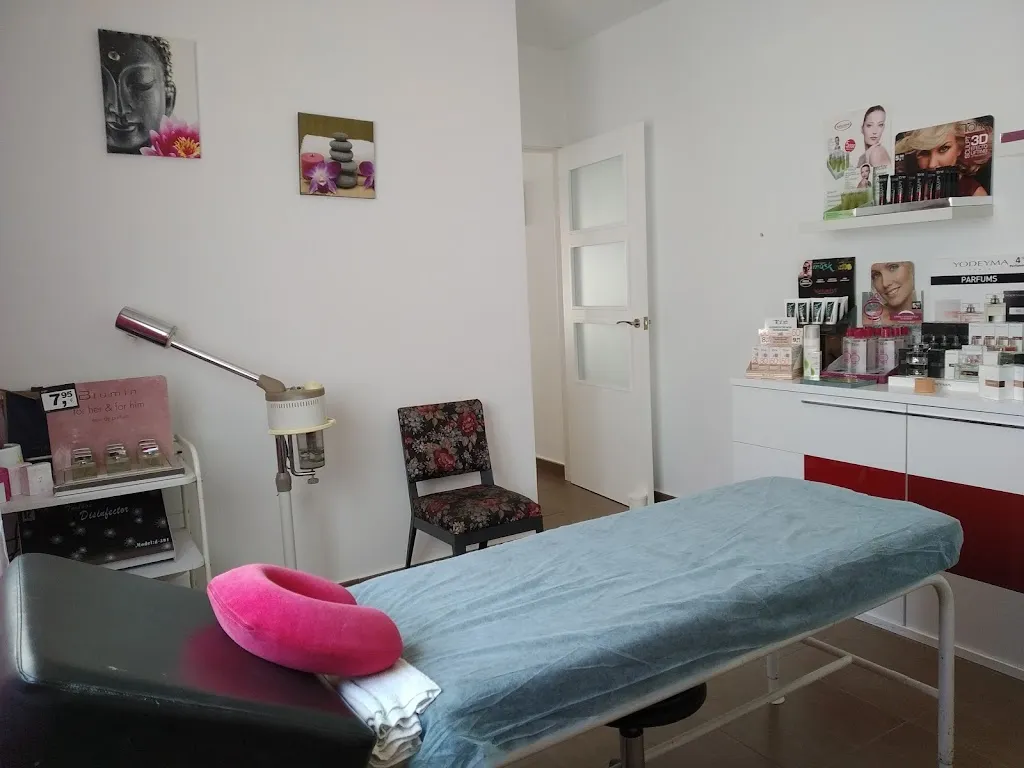 Maragda estética & cosmética restaurant in Helechosa de los Montes