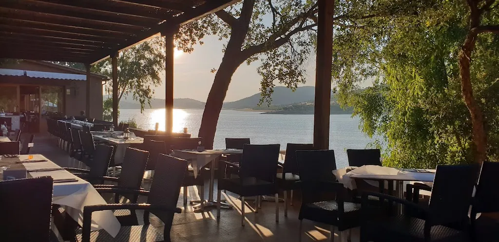 La Barca Del Tio Vito restaurant in Helechosa de los Montes