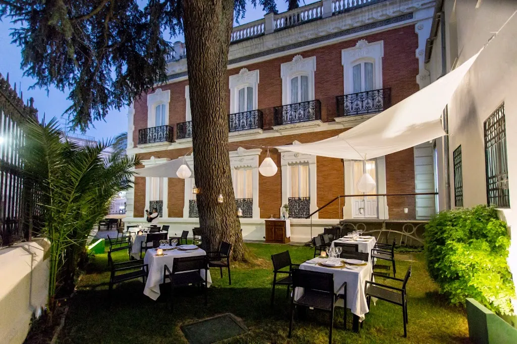 Tresor pizzeria napoletana, burger, cocktail restaurant in Spinazzola