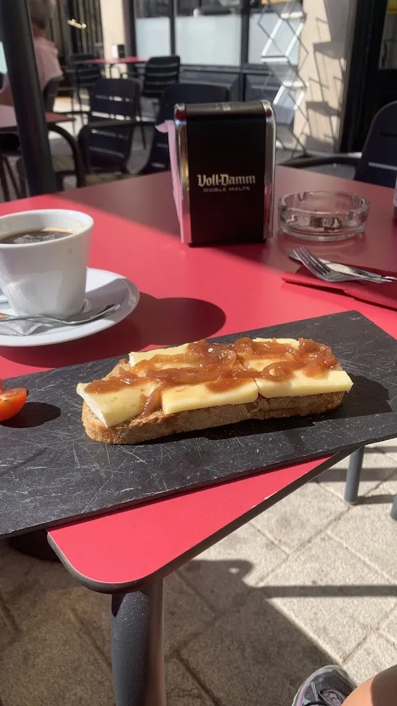 Sam Burke_Plaza España 9_Amés_review