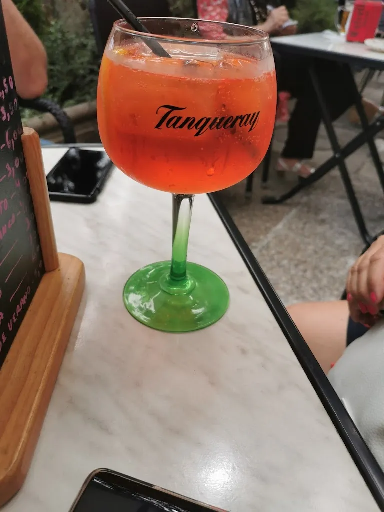 Károly Richárd Őrhalmi- Riesz_Plaza España 9_Amés_review