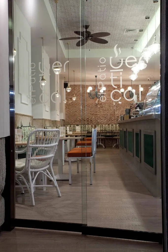 El Patio Vertical restaurant in Muros