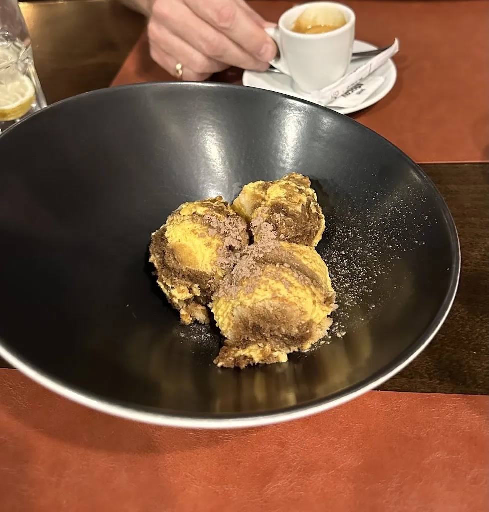 R C_Restaurante Taberneros – Taberna de vinos en centro Madrid_Jerez de los Caballeros_recensione