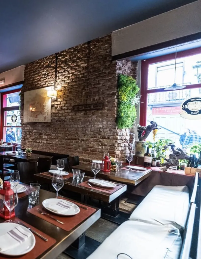 Restaurante Taberneros – Taberna de vinos en centro Madrid restaurant in Jerez de los Caballeros