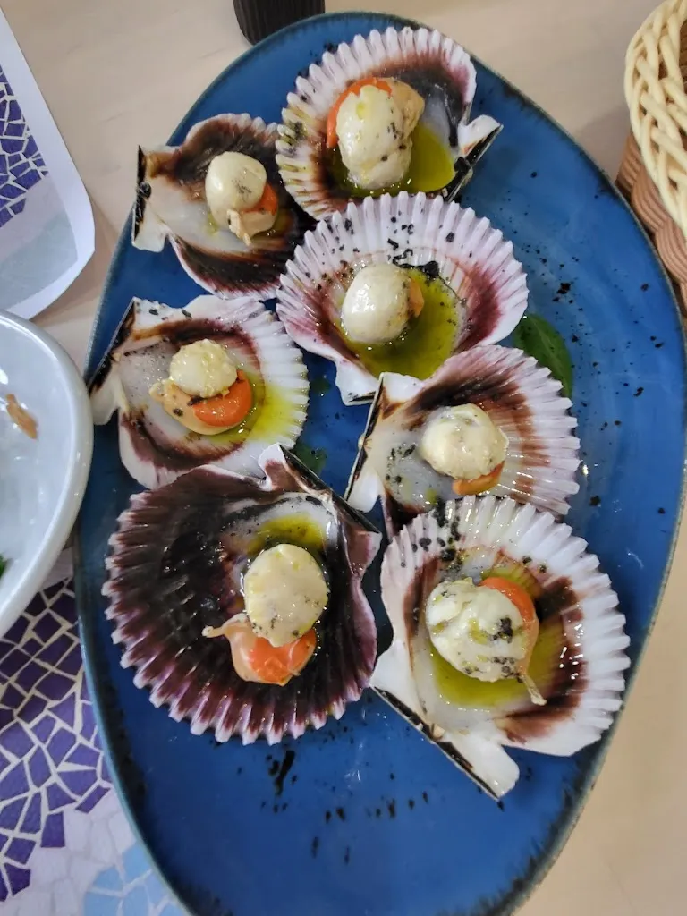 L Garrison_Mesón Arco da Vella_Fisterra_review