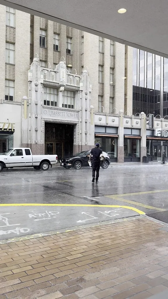 Mikelle Hughes_Lapa Lapa Seafood & Drinks_Lapa La_review