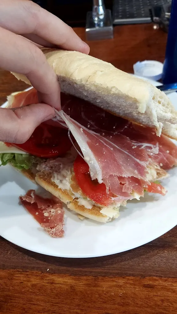 KlevetA 52_Pub Manhattan_Monterrubio de la Serena_review