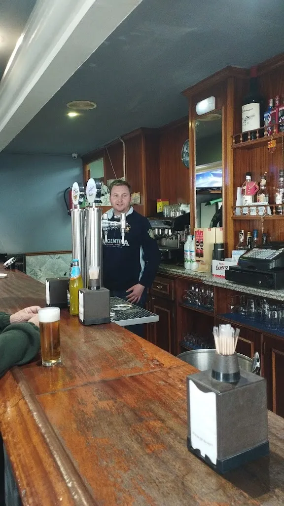 Francisco Javier Paredes Caballero_Pub Manhattan_Monterrubio de la Serena_review