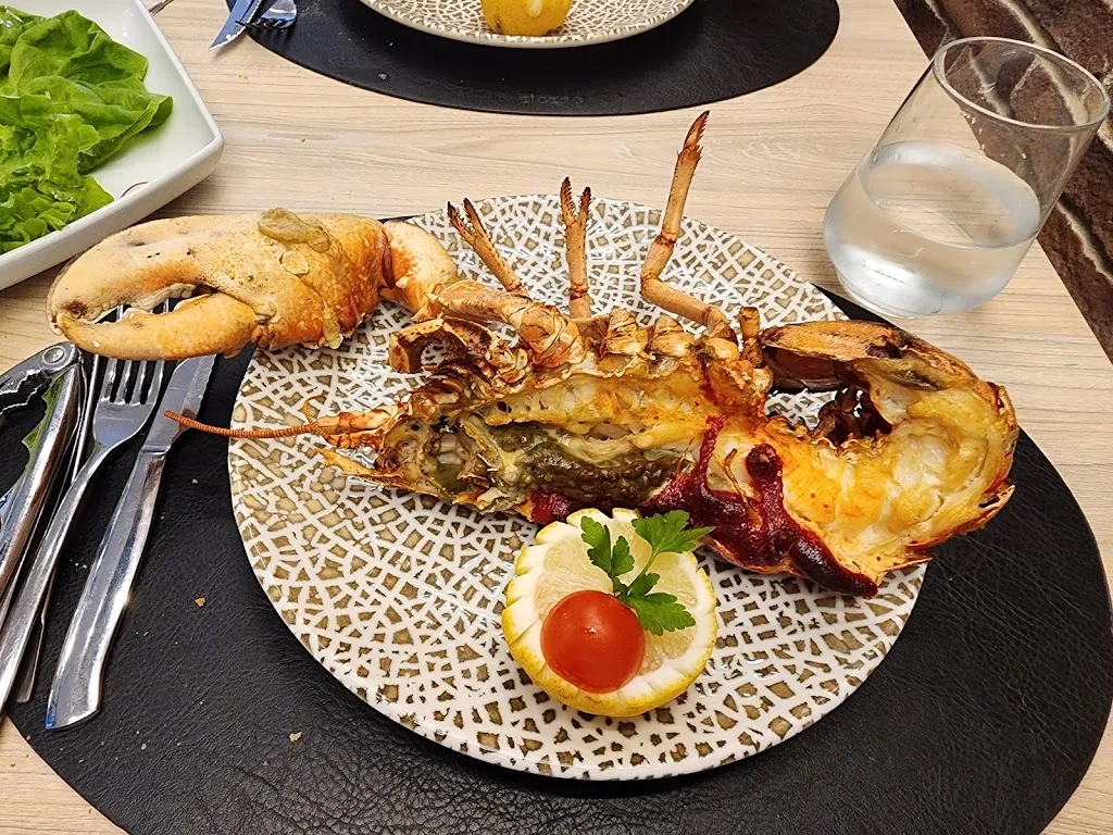 Trang Vu_La Fontana_Fisterra_Bewertung