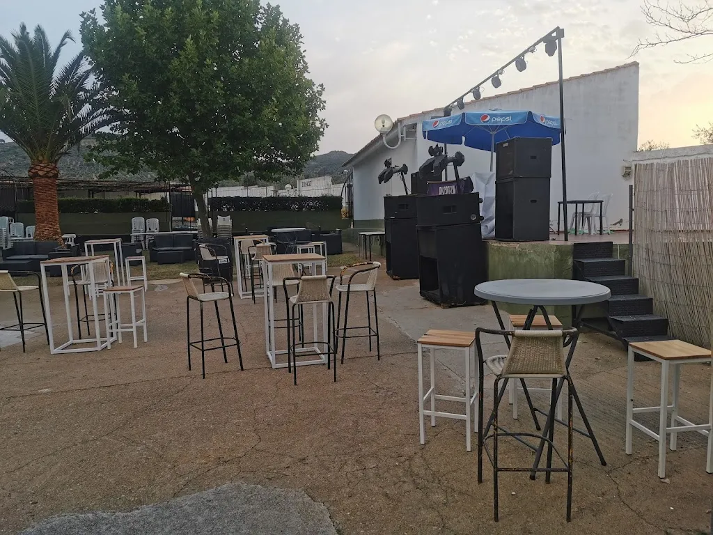 Discoteca Oli Bar_Monterrubio de la Serena_slider_image_1