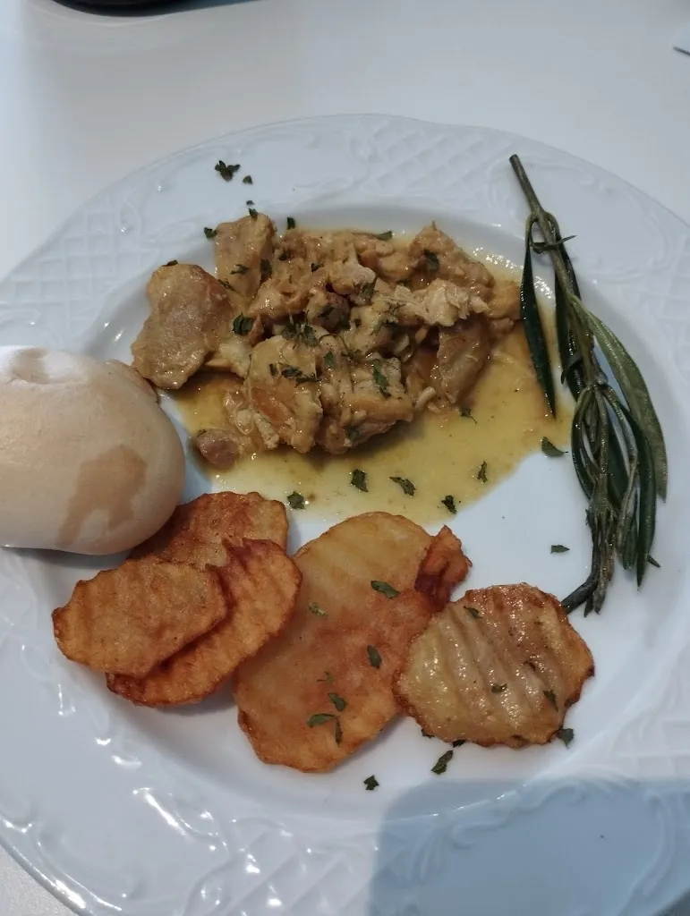 Francisco Javier Paredes Caballero_Pub Oliver_Monterrubio de la Serena_review