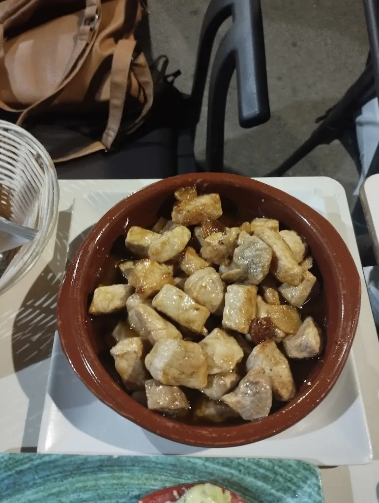 Francisco Javier Paredes Caballero_Cafe Bar 4 Esquinas Tapia_Monterrubio de la Serena_review