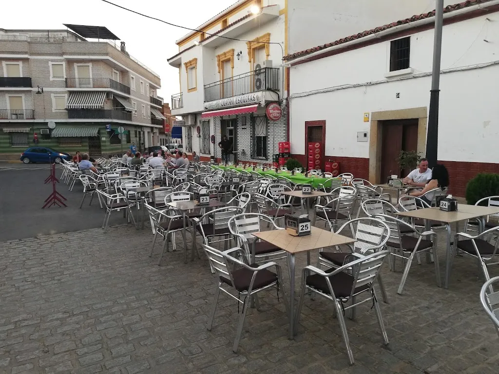 Cafe Bar 4 Esquinas Tapia restaurant in Monterrubio de la Serena