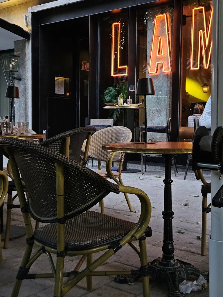 Anna Sokolova_Lamucca de Plaza de España_Amés_review