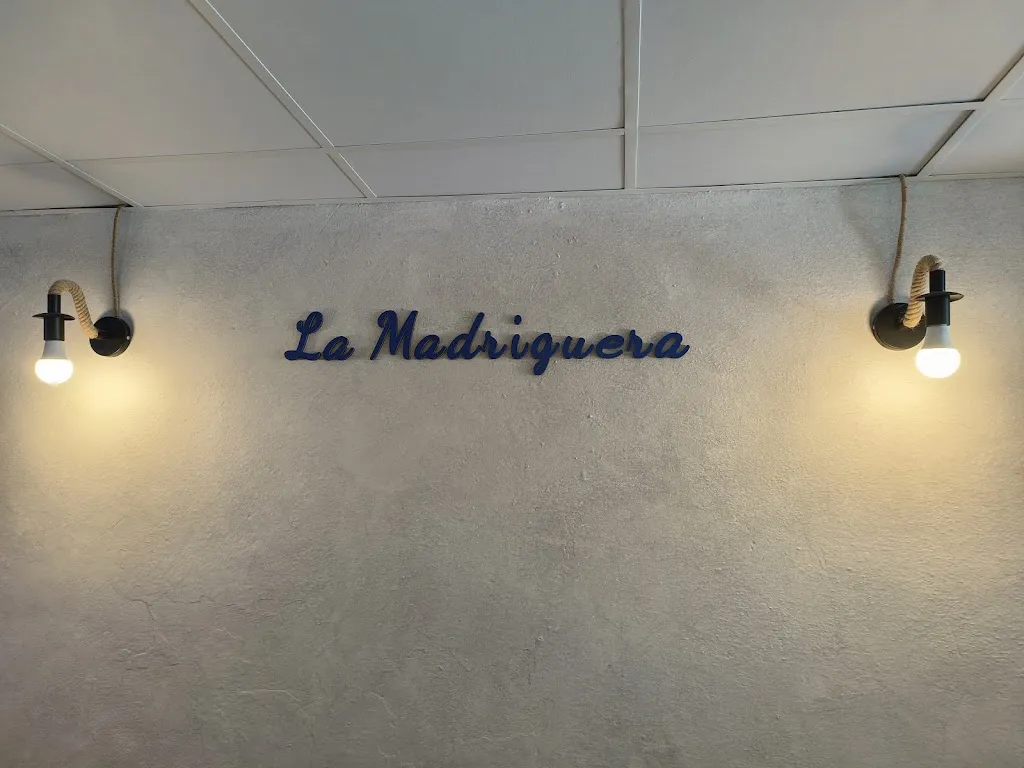 Oscar Santos Calvo_La Madriguera · Bar & Copas_Montemolín_review