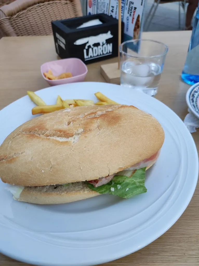 Pablo Guillén Ramos_Hermanos Argentinos Monesterio_Monesterio_review