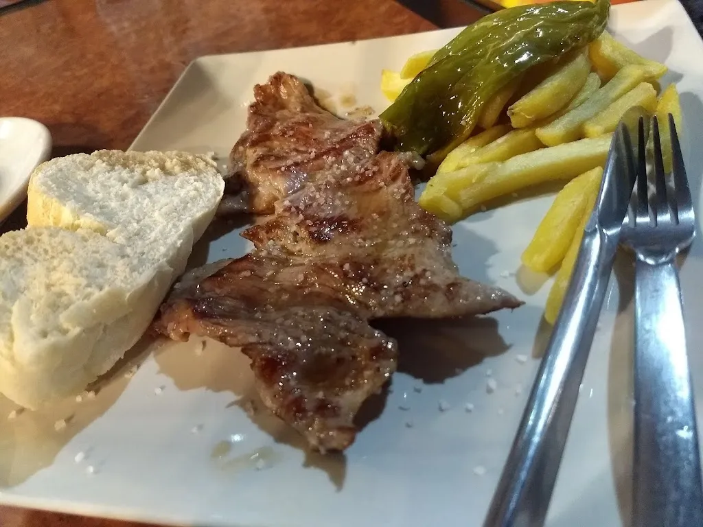 Juan José Salguero Pizarro_Bar El mesón_Monesterio_recensione