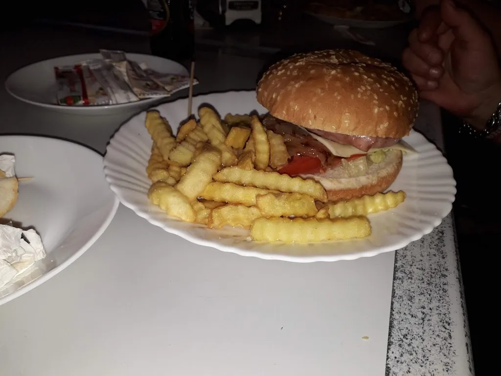 jose manuel rodriguez garijo_Bar Avenida_Navalvillar de Pela_recensione