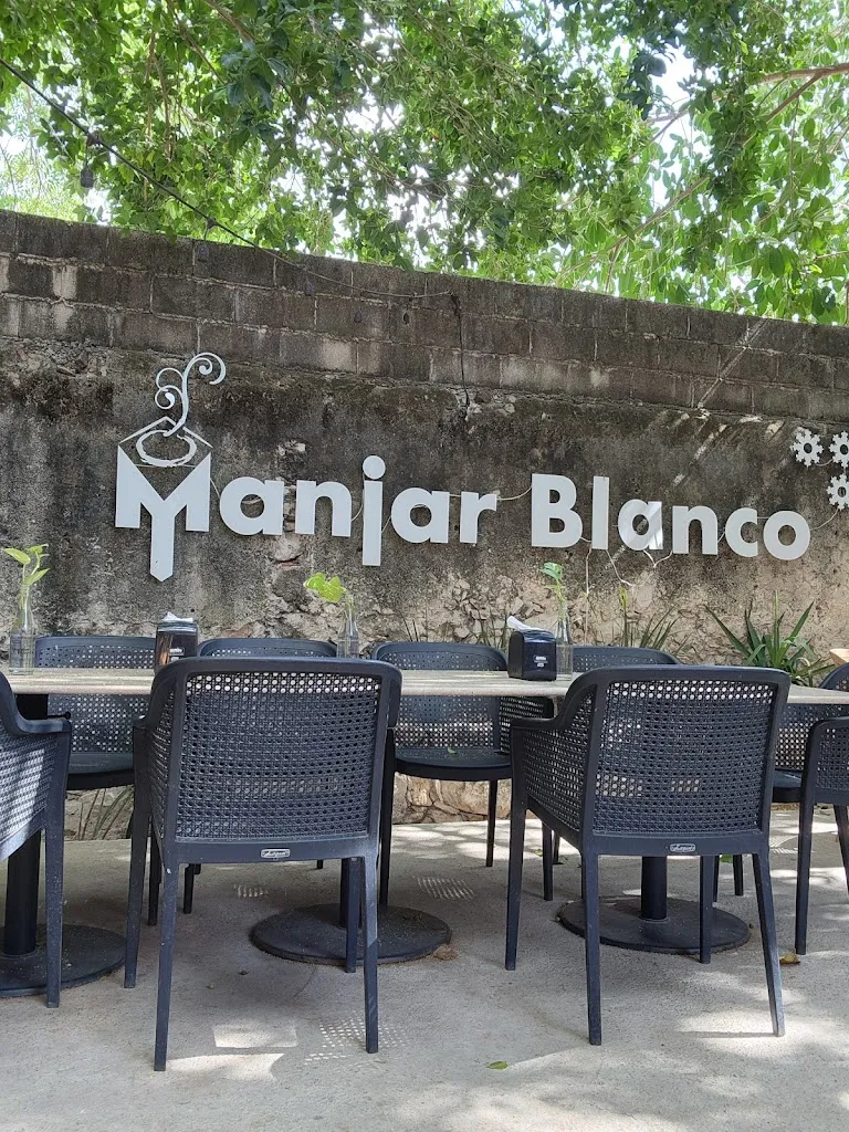 Alfonso Medellin_Manjar Blanco_Mérida_recensione