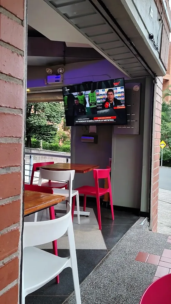 Juan Pablo García O._Pizzas Piccolo La 80_Medellín_review